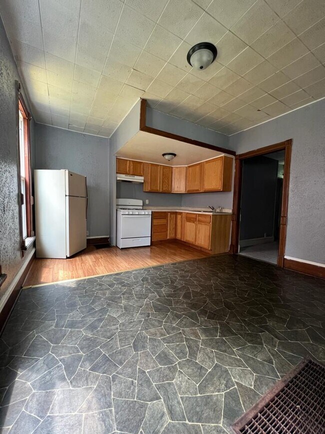 Foto del edificio - 413 E 3rd st