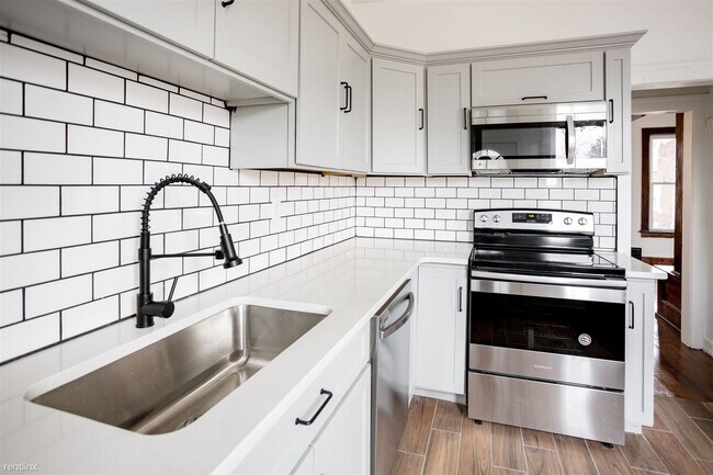Foto del edificio - 3 br, 1 bath Townhome - 3629 Howard St