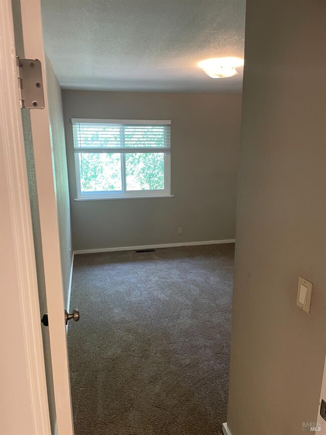 Building Photo - 3295 Montecito Meadow Dr