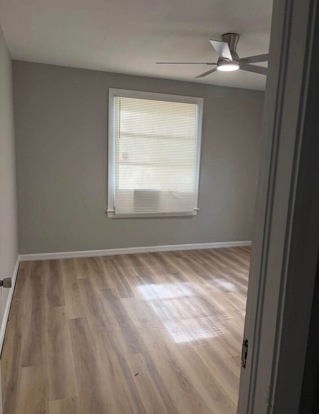 Foto del edificio - 2114 Merrill Ave