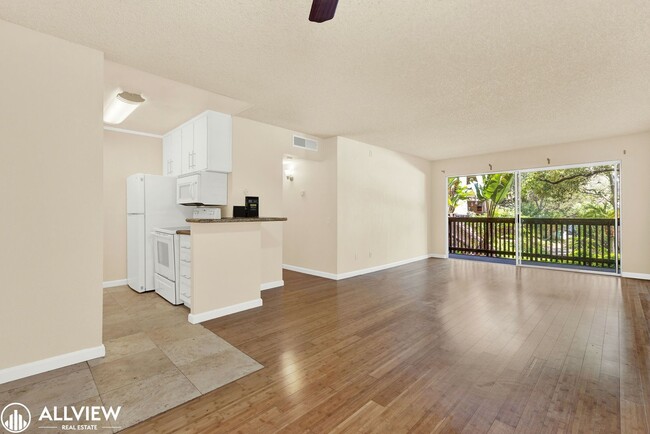 Building Photo - Charming Ground-Floor 1 Bedroom Condo in t...