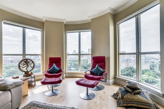 Foto del edificio - 3401 Lee Pkwy