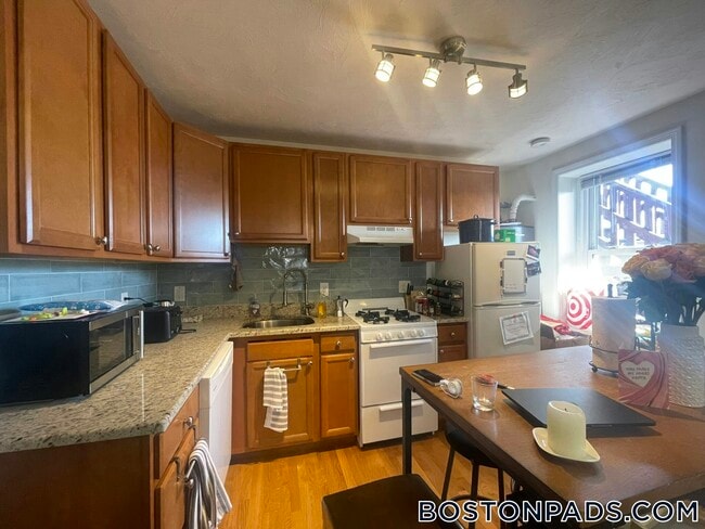 Foto del edificio - 1056 Cambridge St