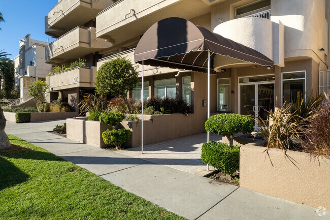 Foto del edificio - 4943 Rosewood Ave