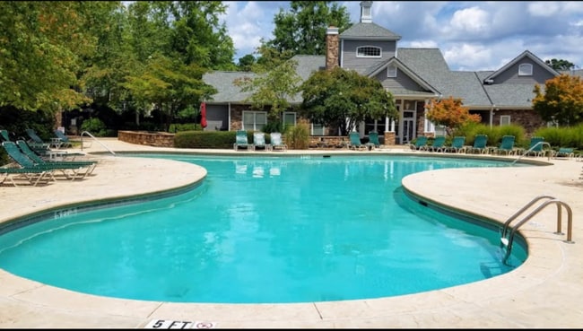 Building Photo - 518 Sandringham Dr
