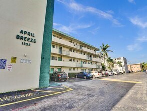 Building Photo - 1333 E Hallandale Beach Blvd