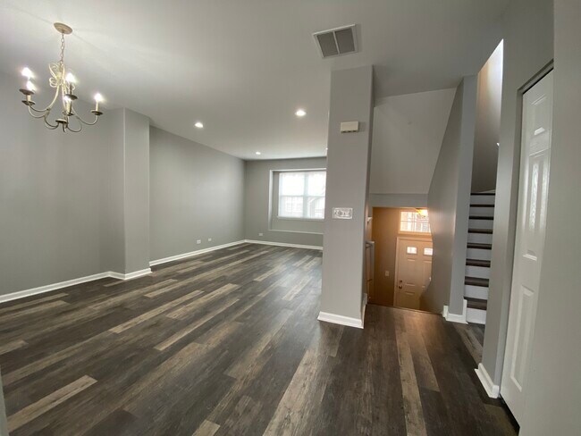 Foto del edificio - 1105 N Claremont Dr