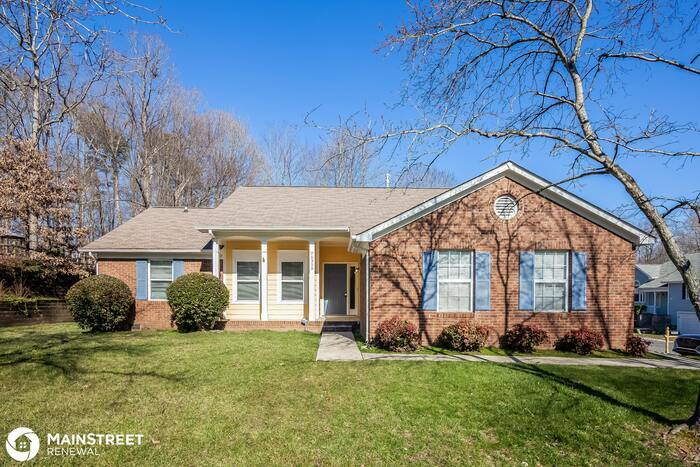 Primary Photo - 10300 Northwoods Forest Dr, Charlotte, NC ...