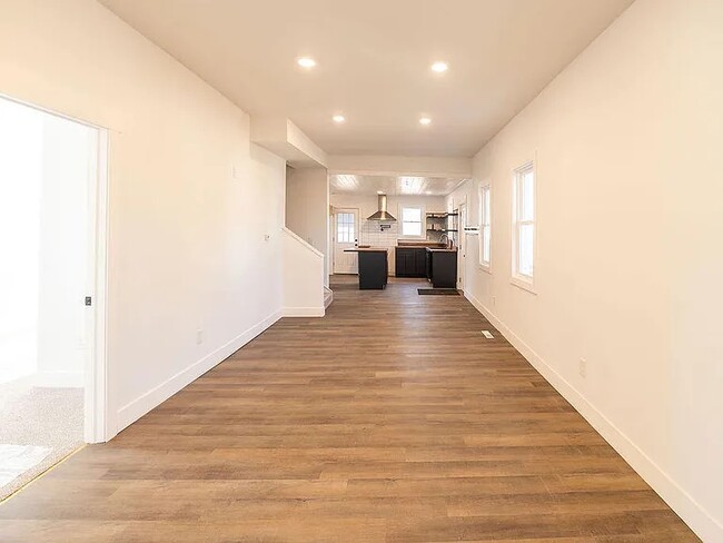 Building Photo - 2102 Morton Ave