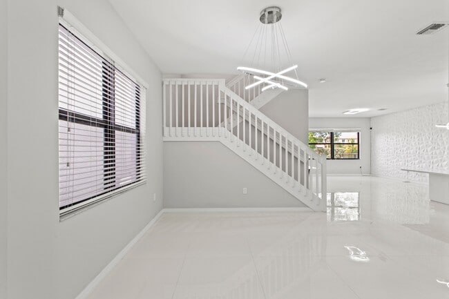 Foto del edificio - 635 NE 191st Terrace
