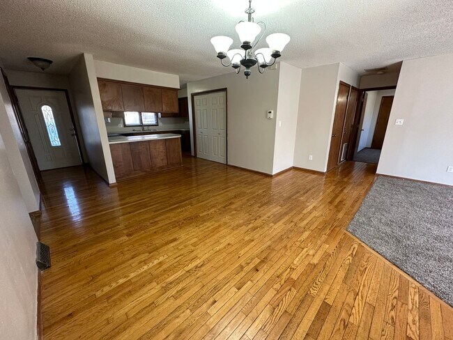 Building Photo - Bueatiful Home in Springfield, MO