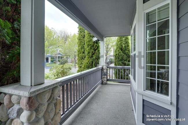 Building Photo - 4100 Scoria Ln SE