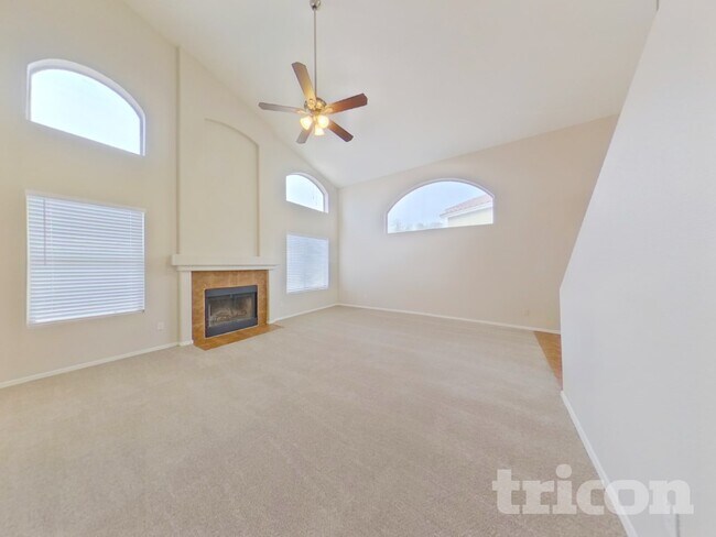 Building Photo - 17220 N Wavyleaf Ave