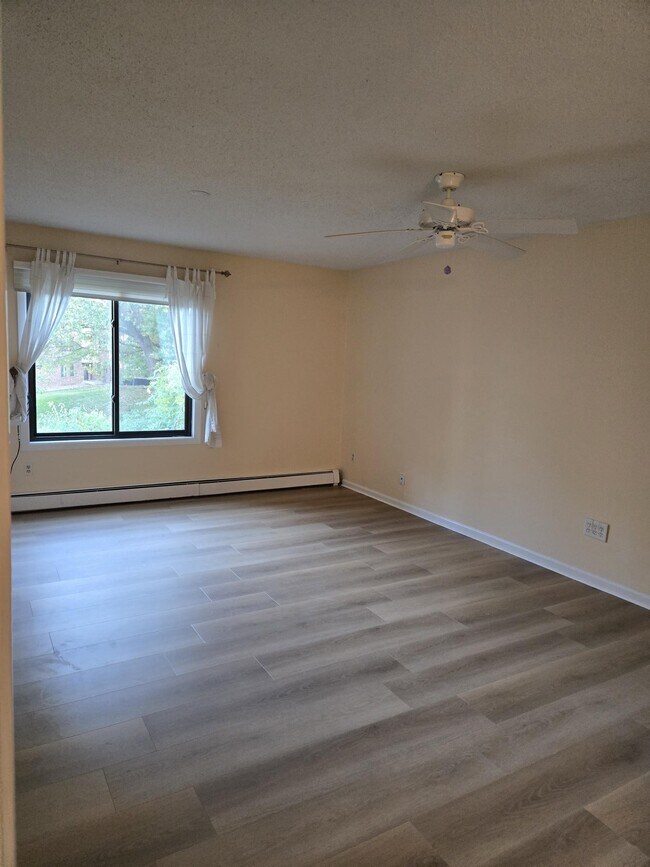 Master bedroom - 7510 Cahill Rd