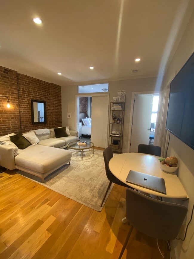 Building Photo - 30 Carmine St