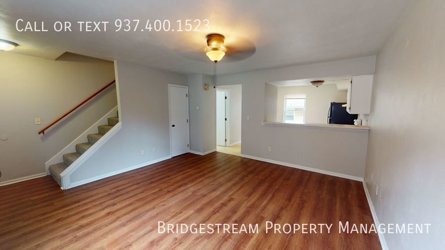 Foto principal - Large 2 bedroom, 1.5 bath townhome with 1 ...