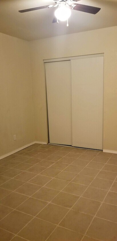 Foto principal - 512 W 11th St