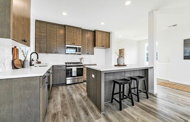 Building Photo - 5506 NE 55th Ave