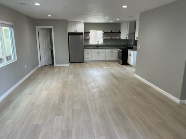 Building Photo - 3055 Martin Ave