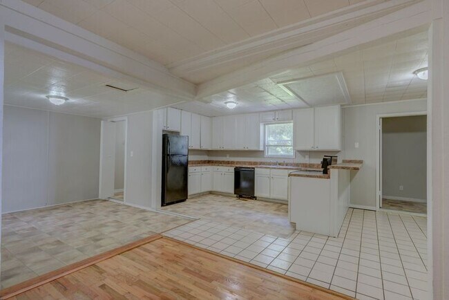 Building Photo - 4110 Virginia Dr
