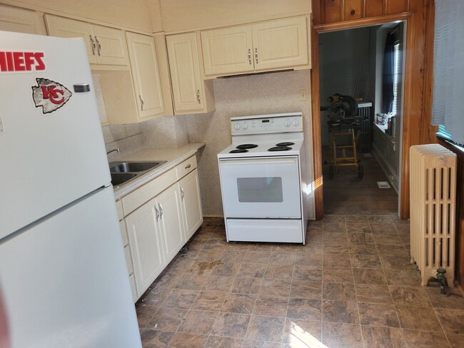 Building Photo - 508 S Huttig Ave