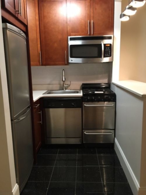 Building Photo - 416 W 56th St