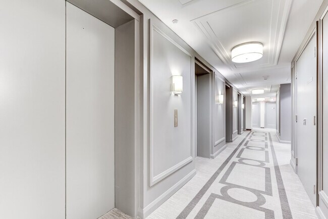 Building Photo - 16 Hazelton Ave