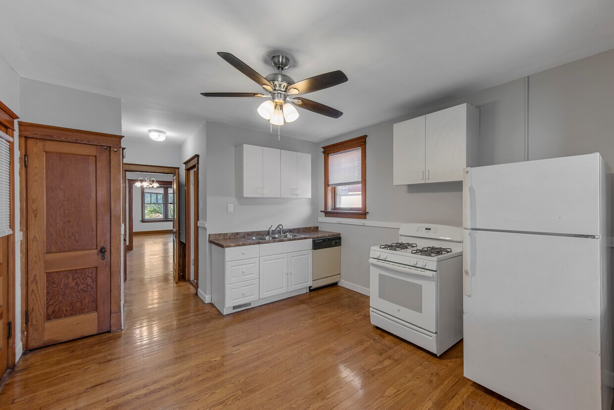 Kitchen - 4219 Bates St