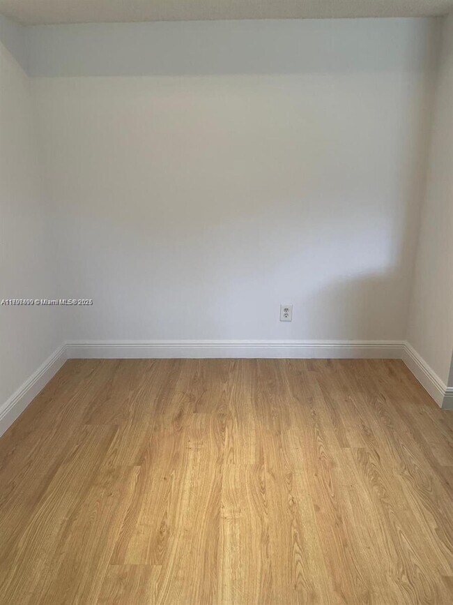Foto del edificio - 10476 NW 8th St