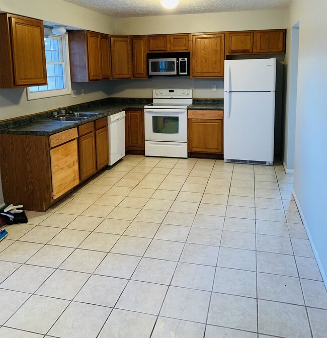 Building Photo - 1440 Coachlite Dr