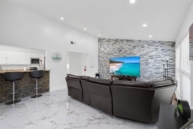 Foto del edificio - 1318 Bayport Ave