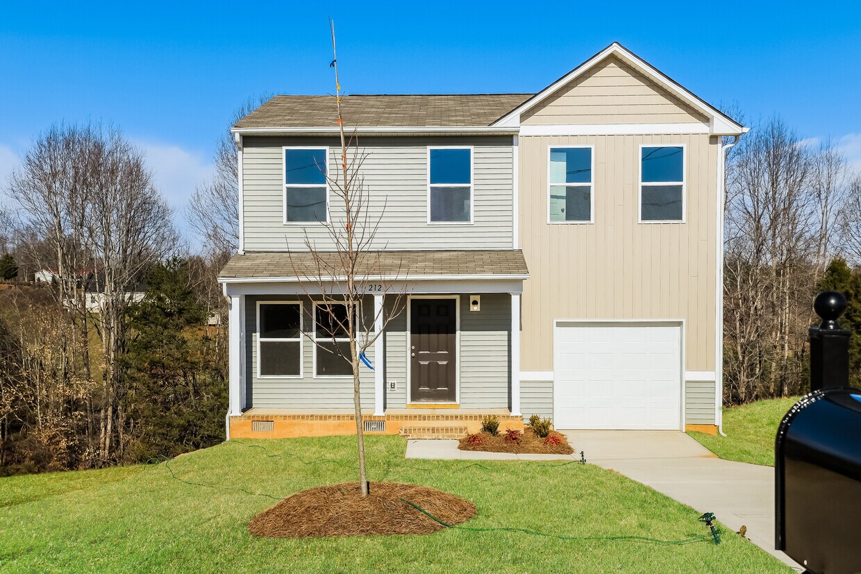 Primary Photo - 212 Grassy Meadow Ln, Statesville, NC
