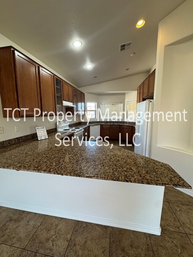 Building Photo - Great 4 Bedroom Home In Montecito Estates!