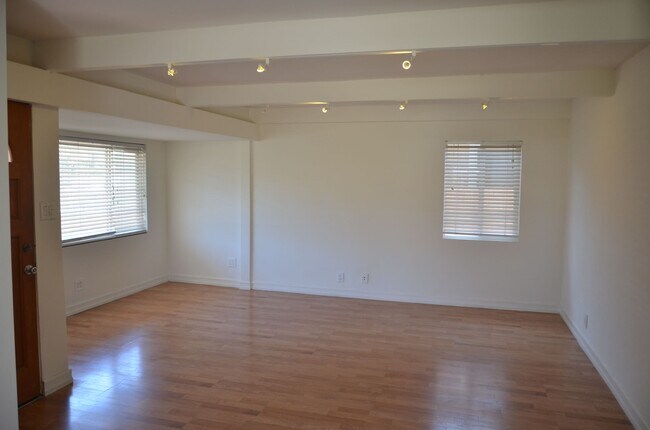 Foto del edificio - 4541 W 172nd St