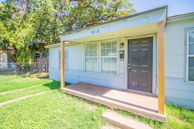 Building Photo - updated 3 bedroom 1 bathroom 2 car garage