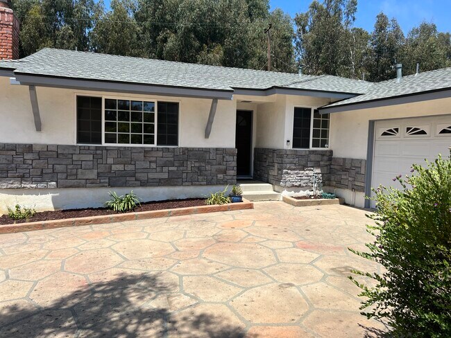 Foto del edificio - 361 Pebble Beach Dr