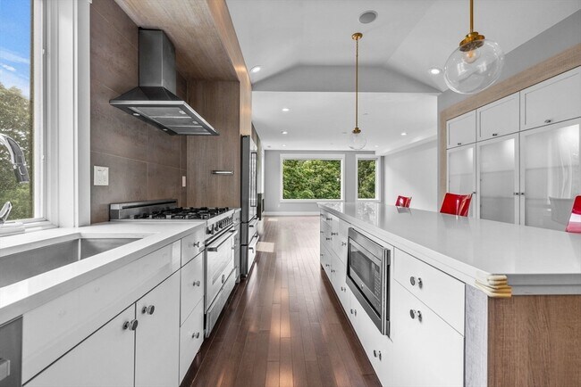 Building Photo - 202 Rawson Rd