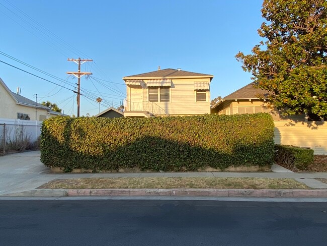 Apartment from street - 2914 Cimarron St