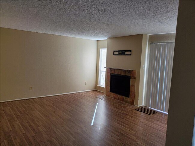 Foto del edificio - 6701 Sands Point Dr