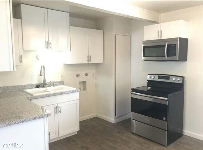 Building Photo - 4 br, 1 bath House - 1790 Castle Way