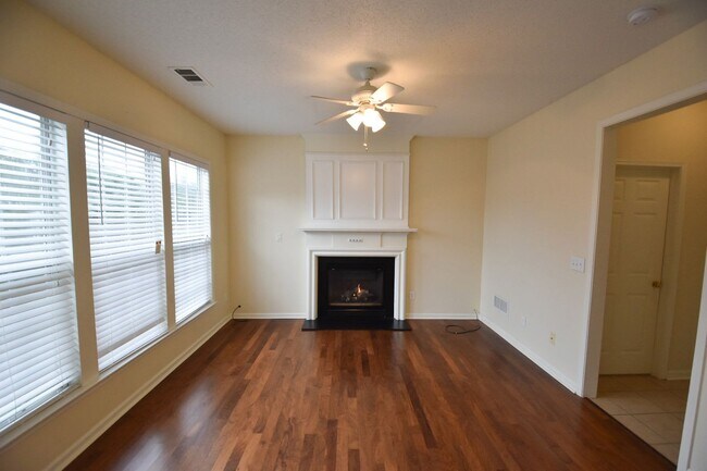 Building Photo - 1615 Heyford Cir NW