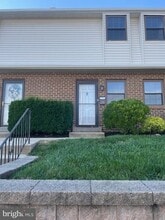 Building Photo - 230 Holly Dr