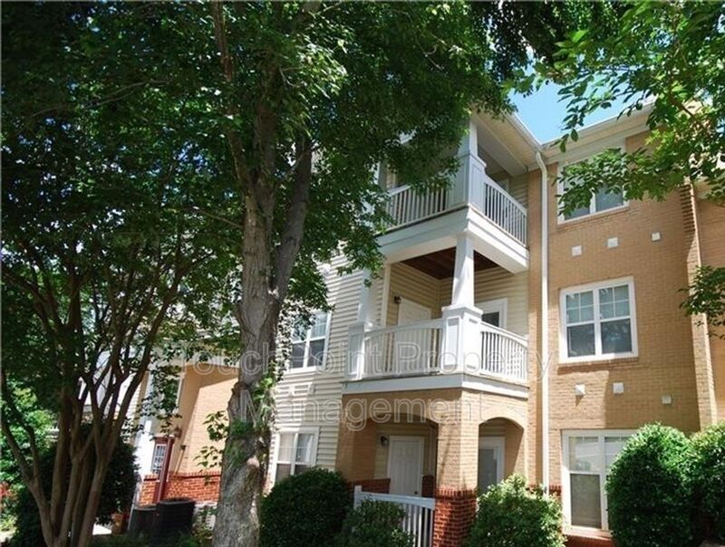 Primary Photo - 16246 Redstone Mountain Ln