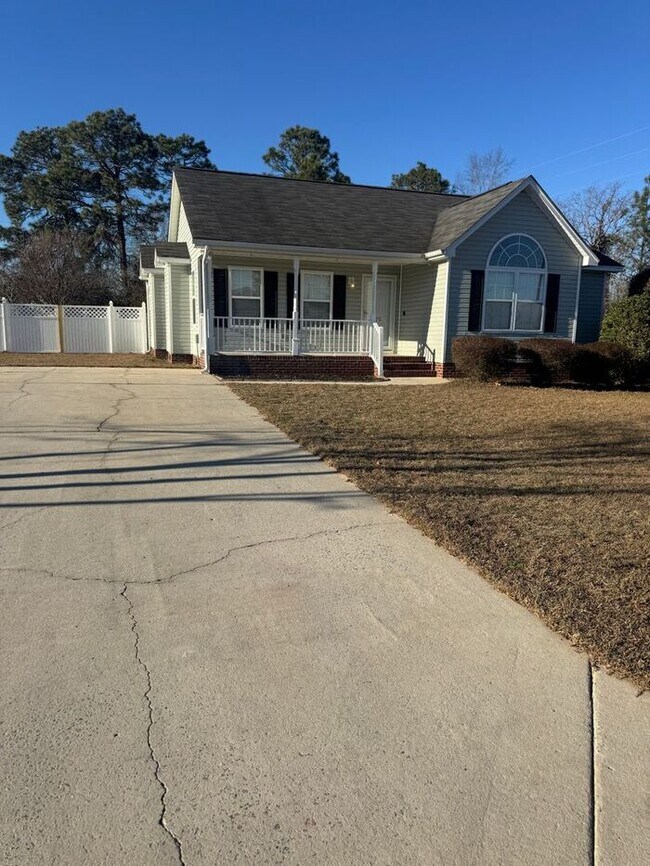 Foto del edificio - Beautiful 3BR 2BA Home w/ Fenced Backyard • At the end of Cul-De-Sac • Driveway Parking in Gaston