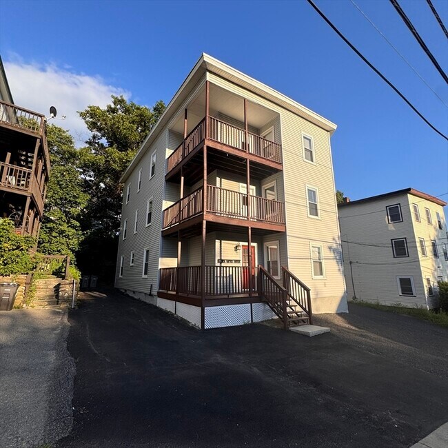 Building Photo - 77 Oak St