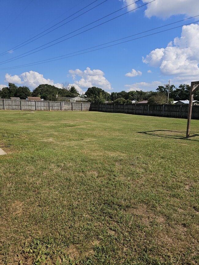 Building Photo - 2200 Fernway Ct