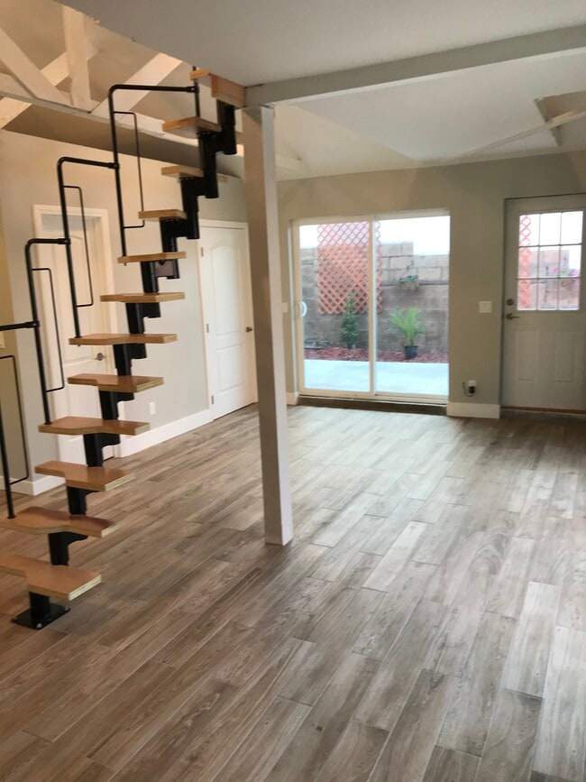 Building Photo - 706 Vale View Dr
