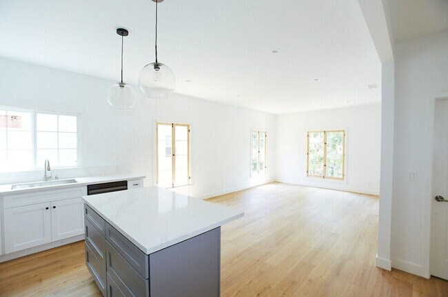 Foto del edificio - 428 N Orange Grove Ave