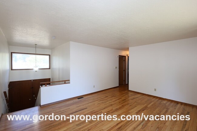 Foto del edificio - NE 164th Ave - Gresham 4 bedroom home with...