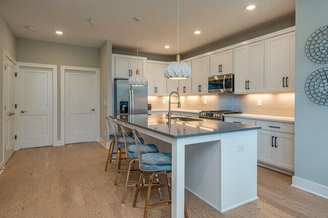 Foto del edificio - 1308 Montgomery Ave